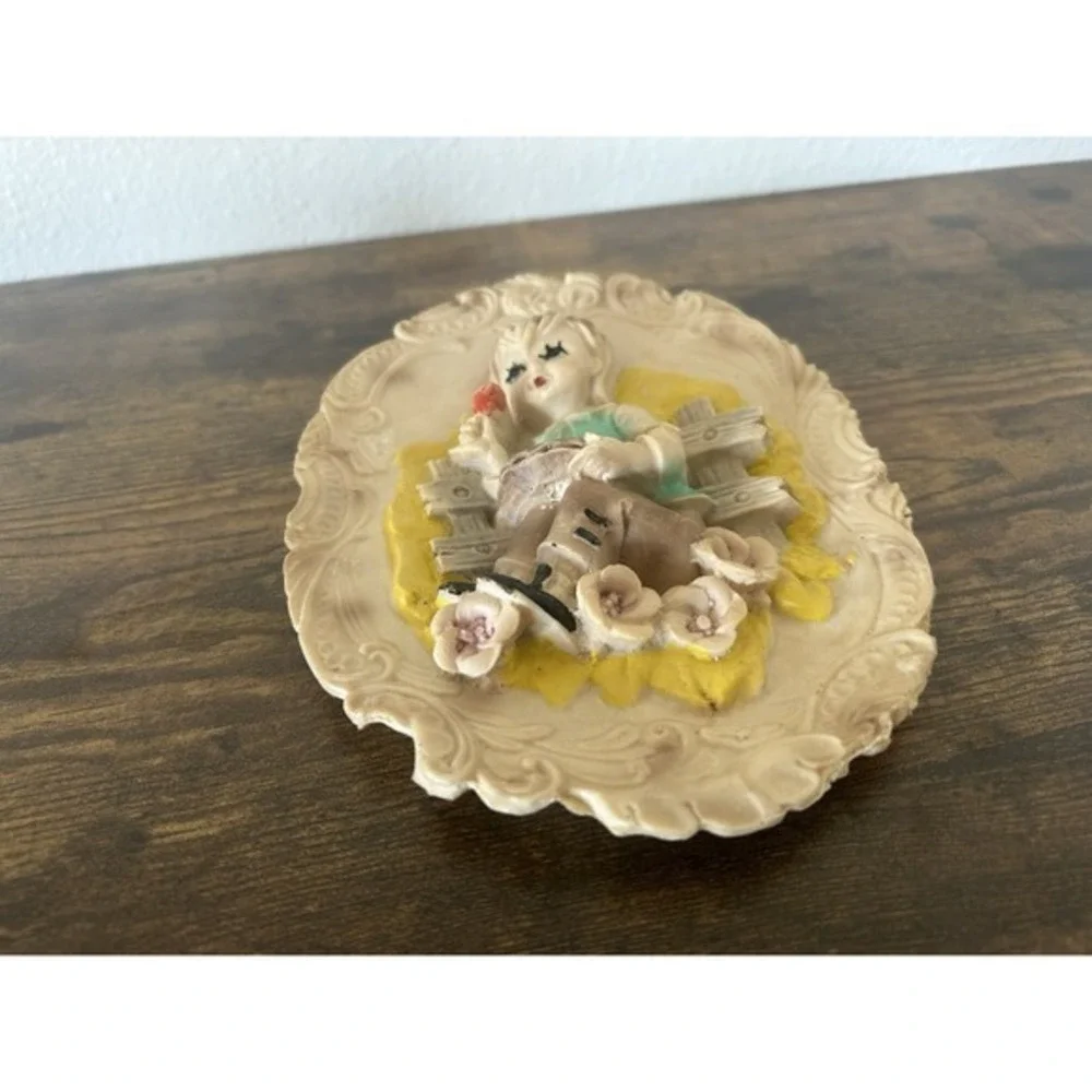 Vintage Oval‎ Molded 3D Wall Hanging Decor Plaque Hand Painted RARE Backside